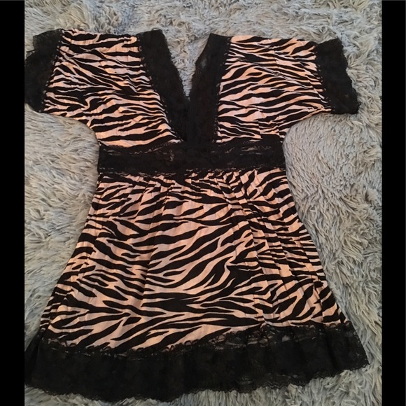 Tan and black blouse with lace size small - Picture 1 of 3